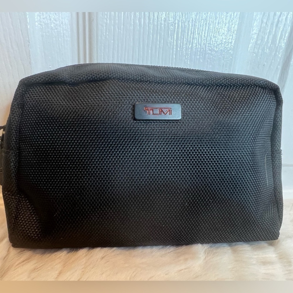 AMENITY TOILETRY MAKEUP BAG